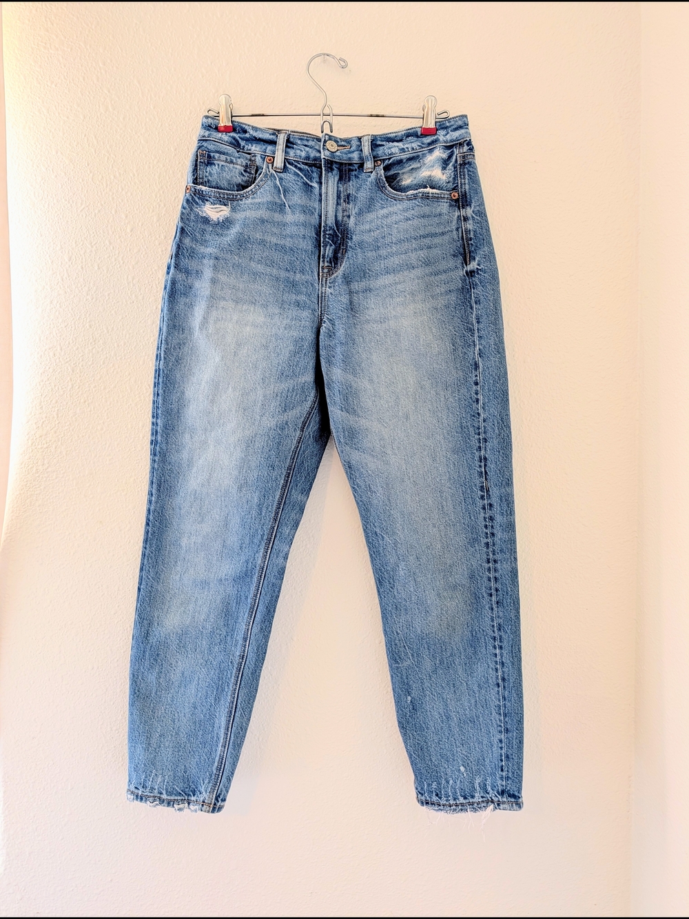 AE High-Rise Relaxed Taper Mom Jeans Distressed Size 6
